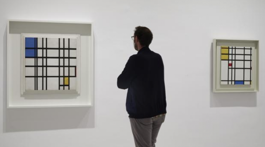El Reina Sofía reta al virus e inaugura su exposición estrella del año, dedicada a Mondrian